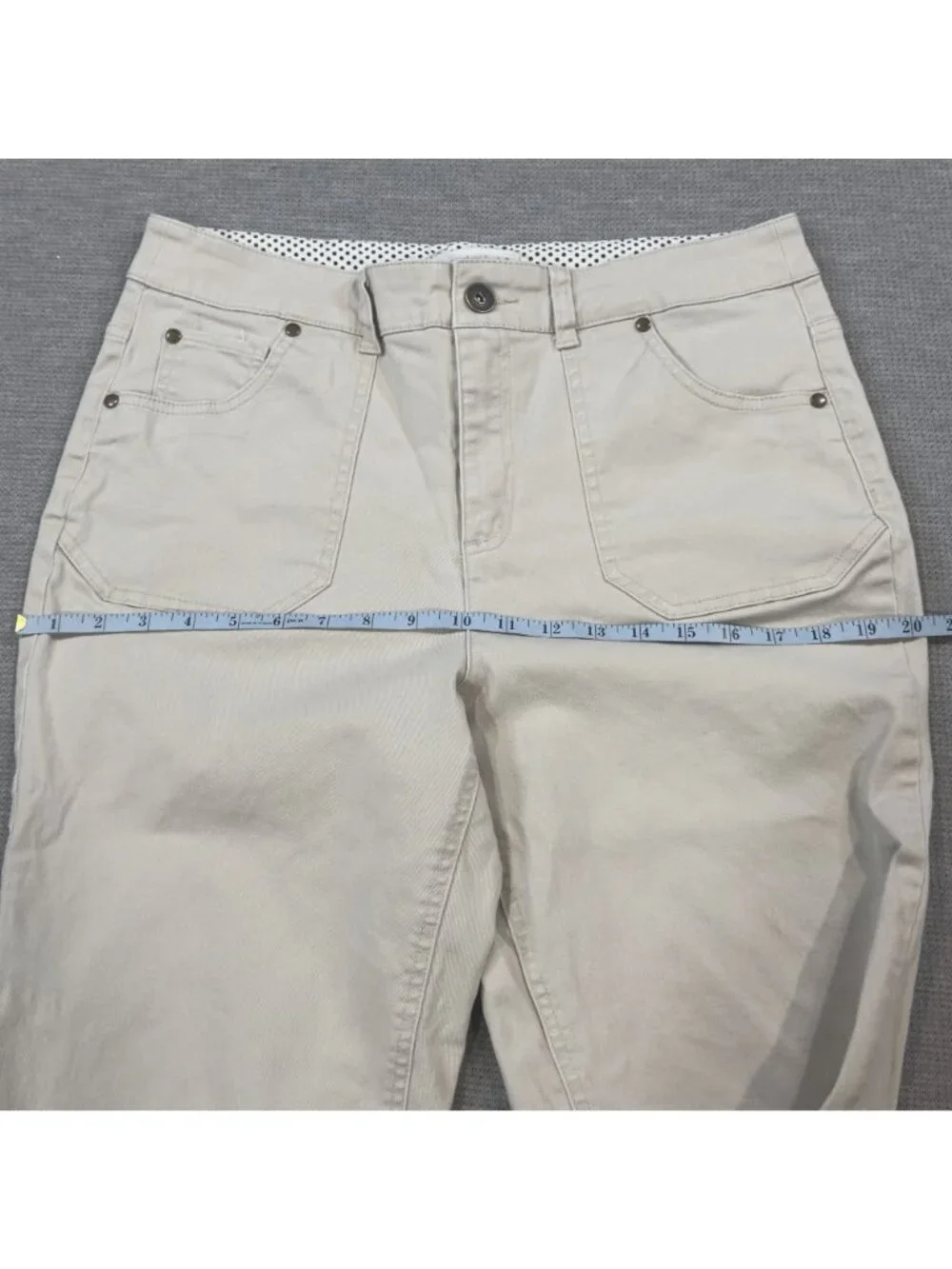 Christopher & Banks Capri Pants Womens Size 10 Beige Button Hem Detail Lt Khaki - Picture 14 of 16